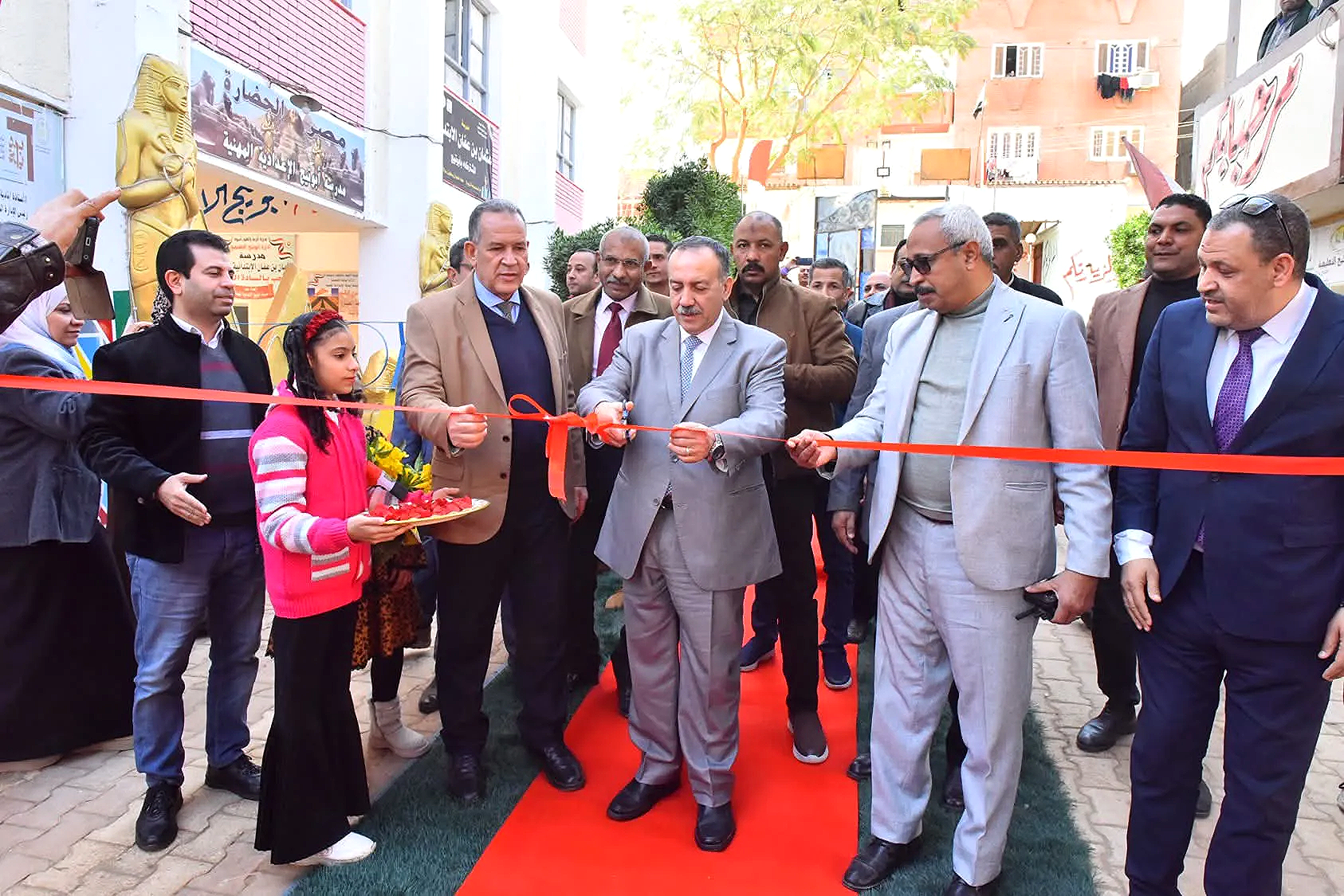 محافظ أسيوط يفتتح معرض تدوير الرواكد بأبوتيج ويحوّل مخلفات الأخشاب إلى منتجات تنموية بأيدي طلاب التعليم الفني